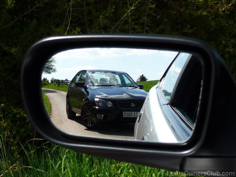 Lexus im Rückspiegel