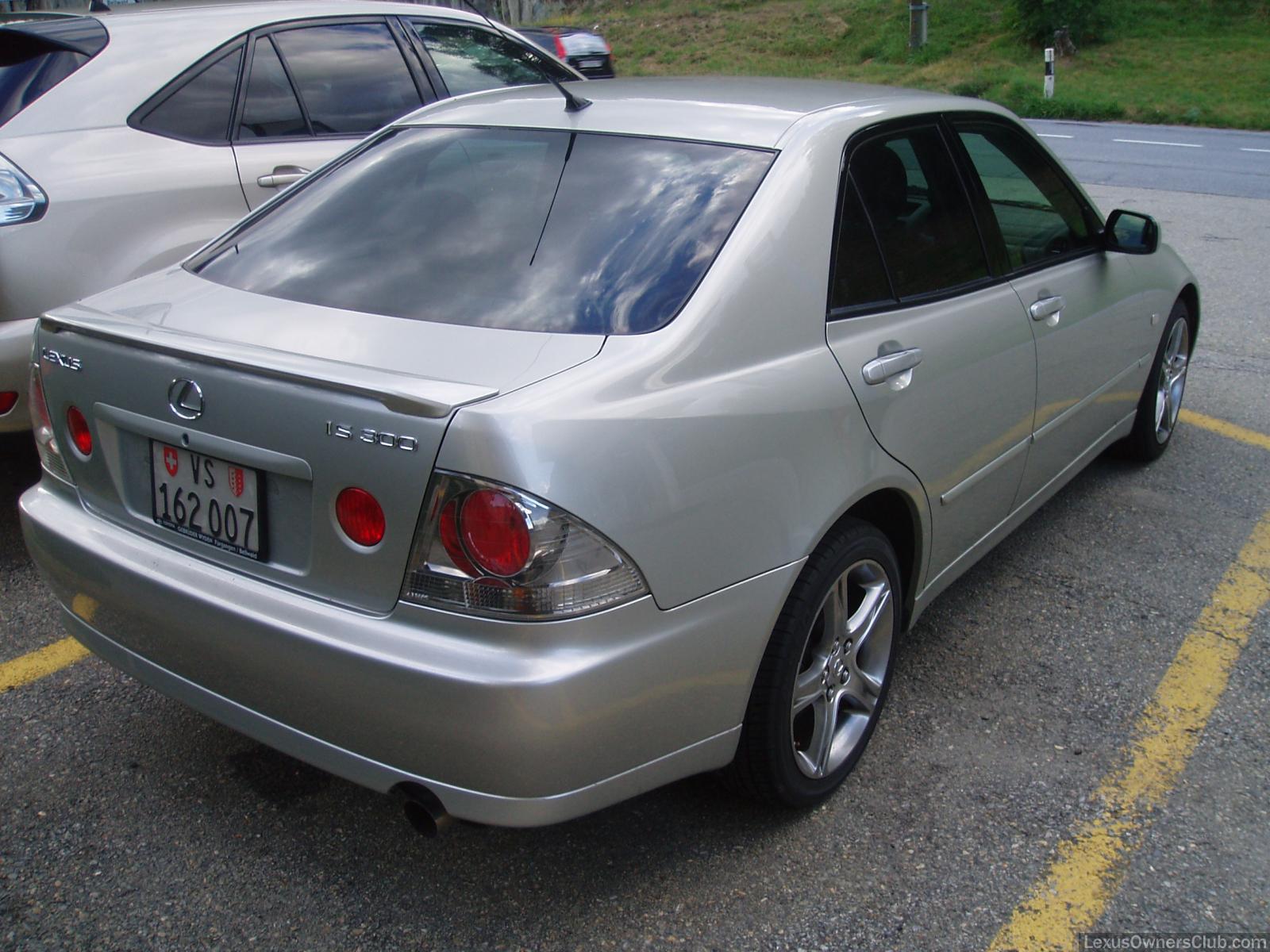 '03 Lexus IS 300 Sport